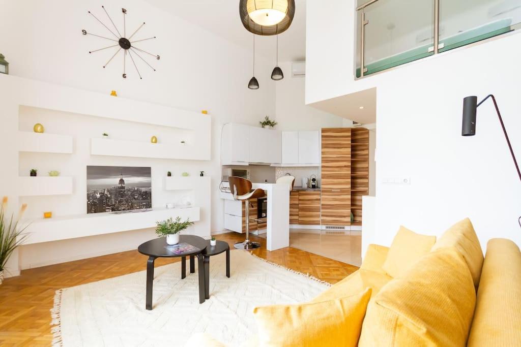 Bright Design Riverside Studio By Nw 부다페스트 외부 사진